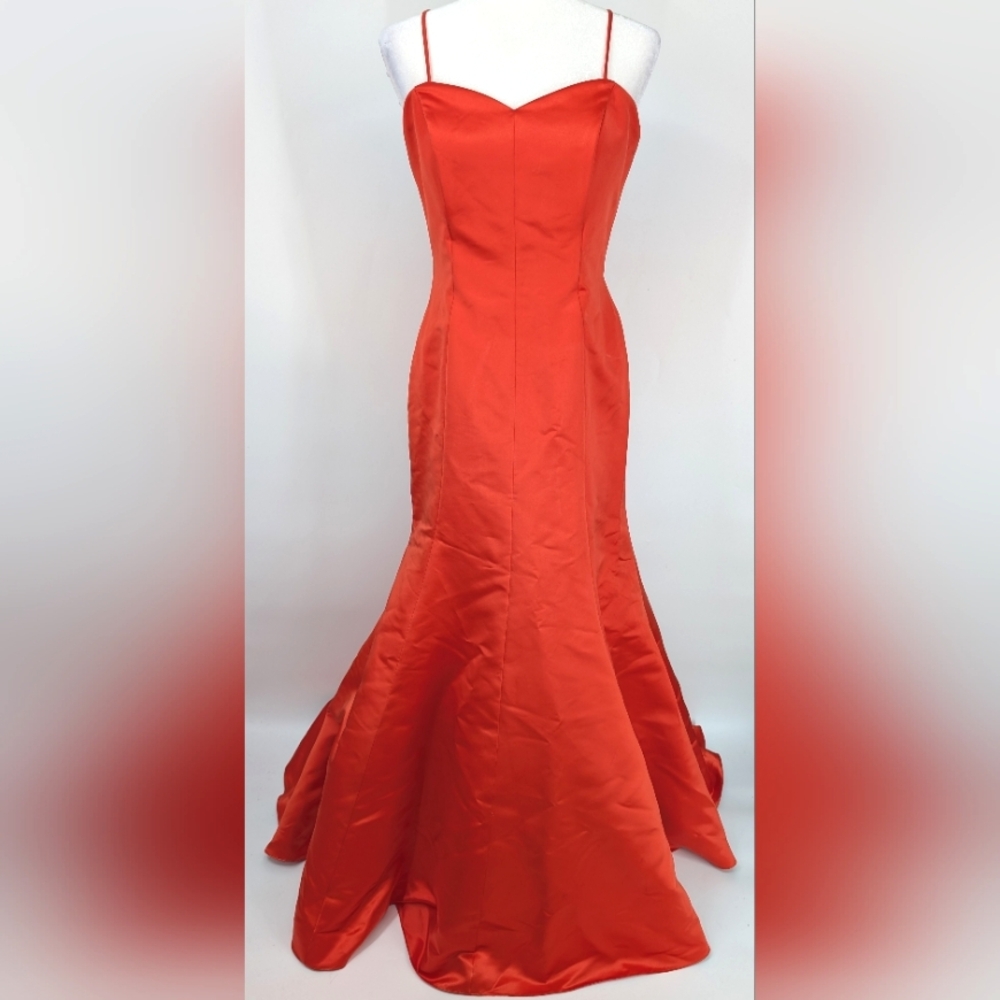 Watters & Watters Red Satin Sleeveless Sweetheart Neck Mermaid Wedding Gown 10